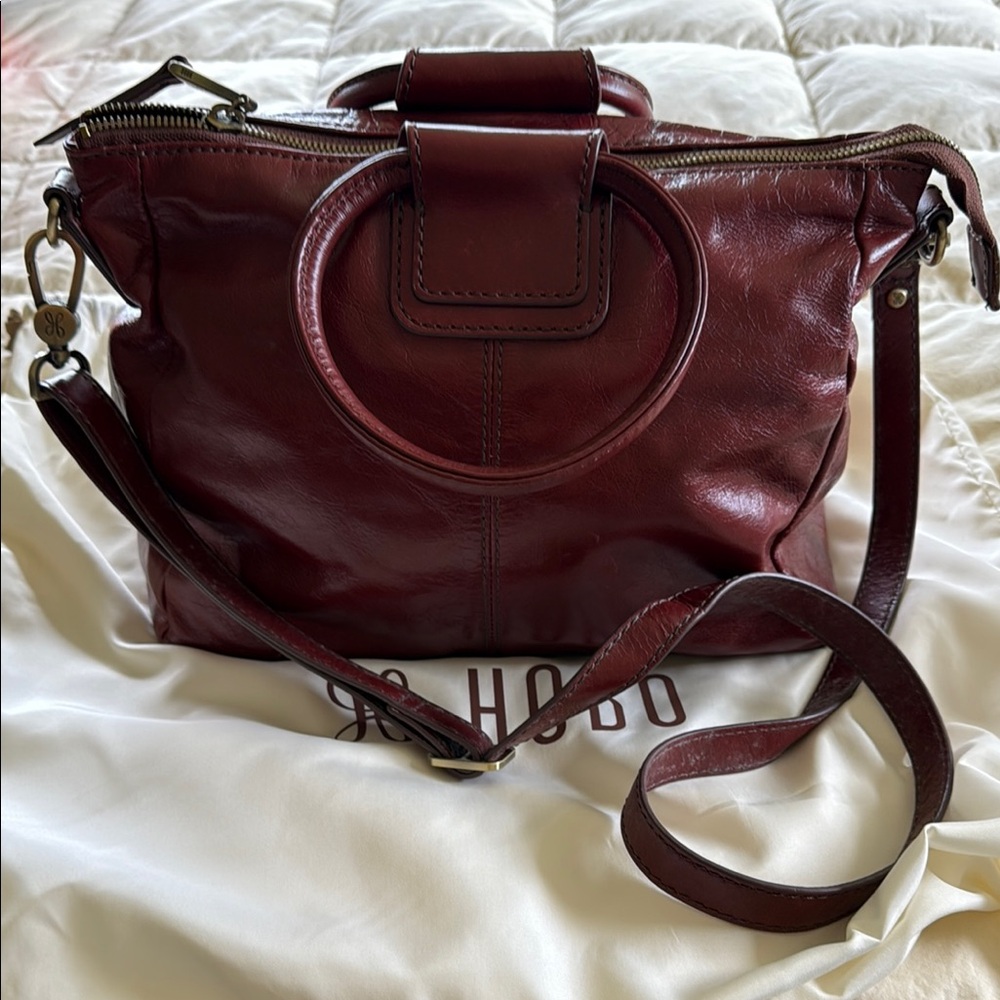 HOBO Brown Leather Hobo Bag with Minimalist Design